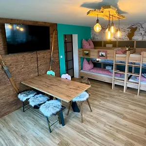 Apartment Zur Gluecklichen Gams - Mit Huettenvibes In Fuer 1-8 Gaeste, Oberstdorf